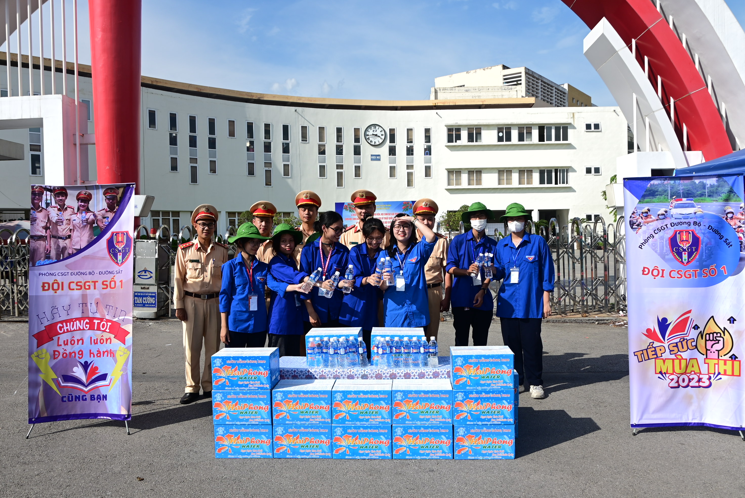 Phòng Cảnh sát giao thông đường bộ đường sắt: Tiếp sức Kỳ thi tuyển sinh Trường THPT chuyên Trần Phú năm học (2023 — 2024)